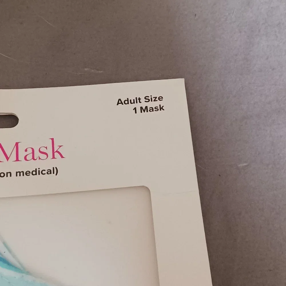 NWT! VERA BRADLEY FITTED FACE MASK